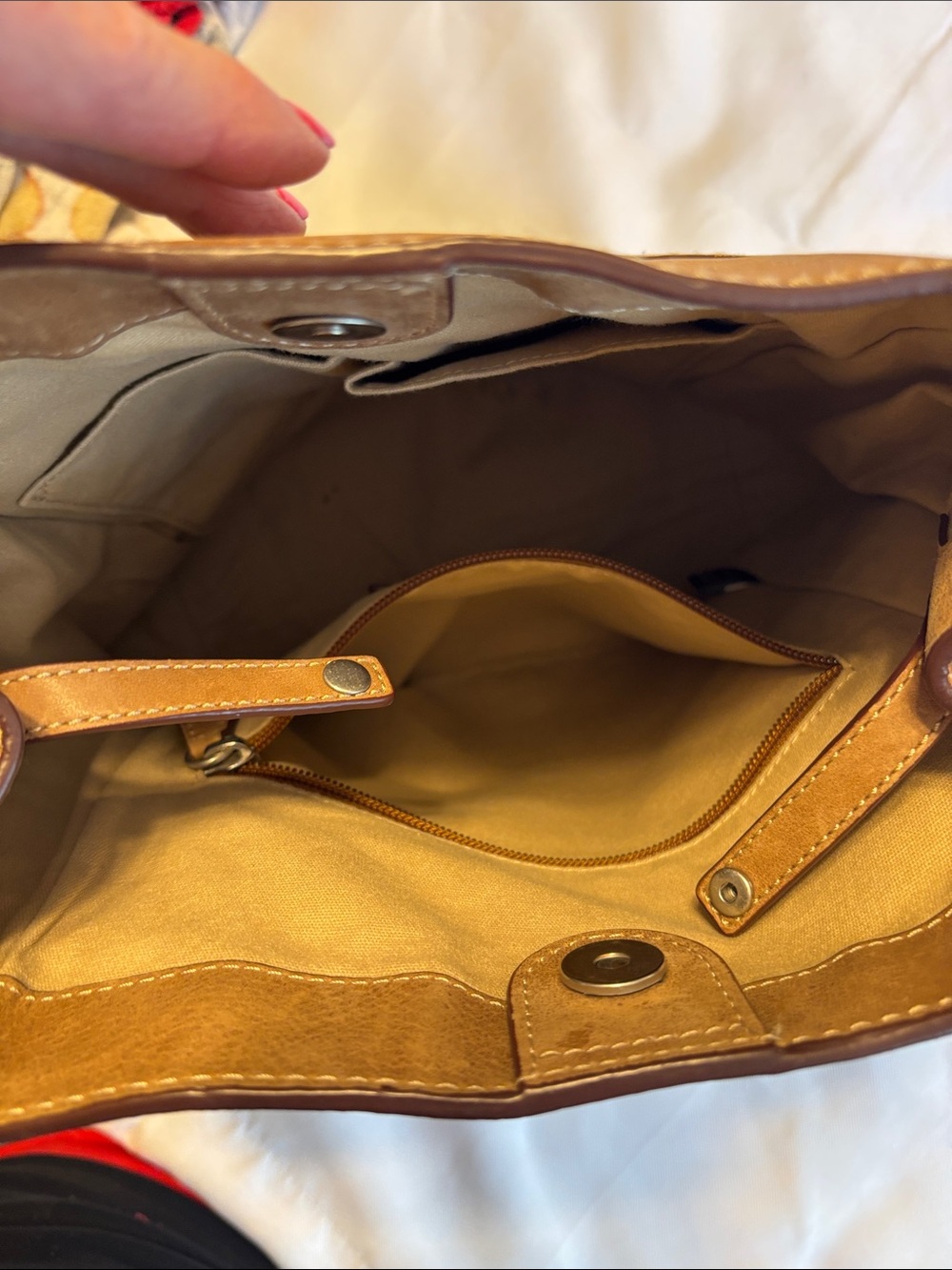 Classic Tan Leather Frye Shoulder Bag - Picture 10 of 14